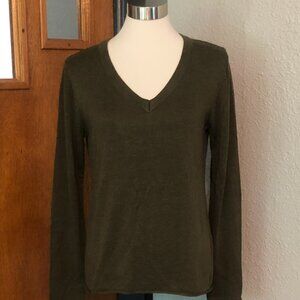 'Stitches & Stripes'  Dark Green Knit V-Neck Sweater - Size Medium